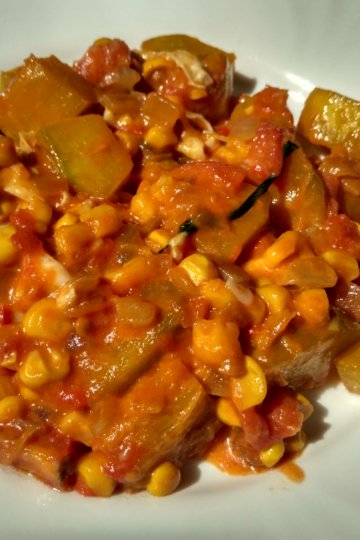 Cuketová zmes so zeleninou a syrom