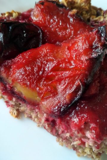 Zdravý slivkový koláč z ovsených vločiek