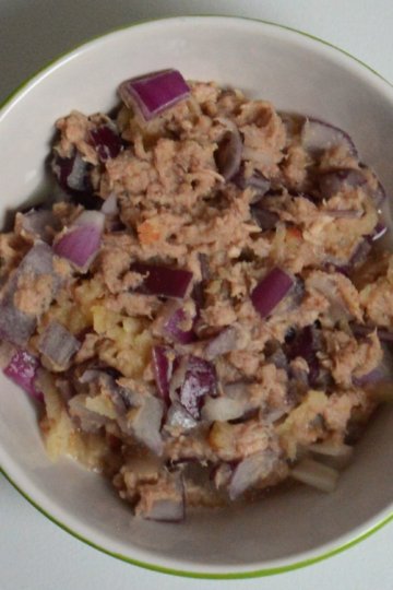 Letný tuniakový šalát s jablkom