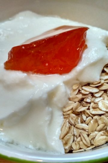 Raňajkový dezert z bieleho jogurtu