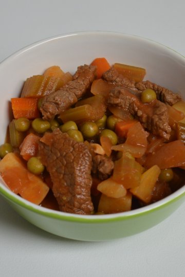 Pomaly varené hovädzie mäso so zeleninou