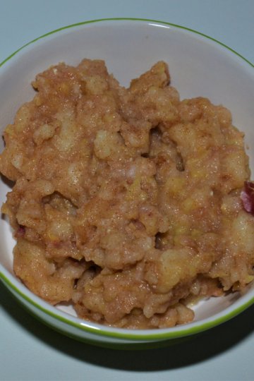 Škoricová krupicová kaša s jablkom