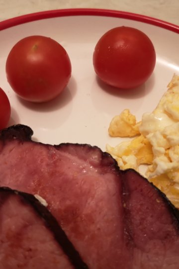 Šalát s feta syrom a kuracím mäsom